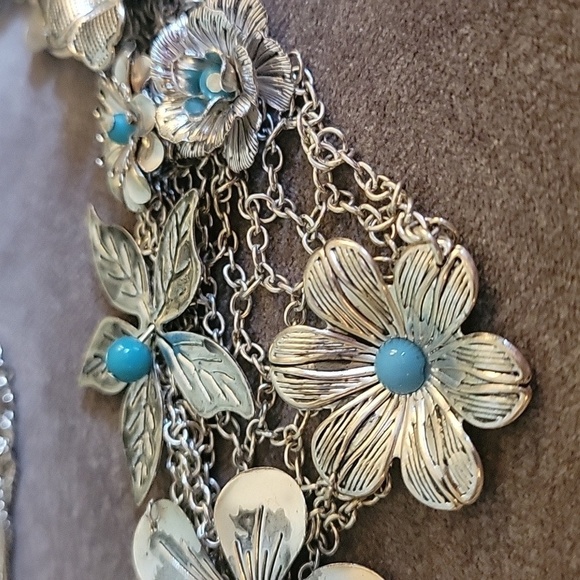 3/$30 VTG CLAIRE'S Retro 1960s Floral Cluster Chainmaille Fairycore Necklace - Picture 5 of 7